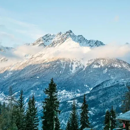 Pet-Friendly Ski Retreat *